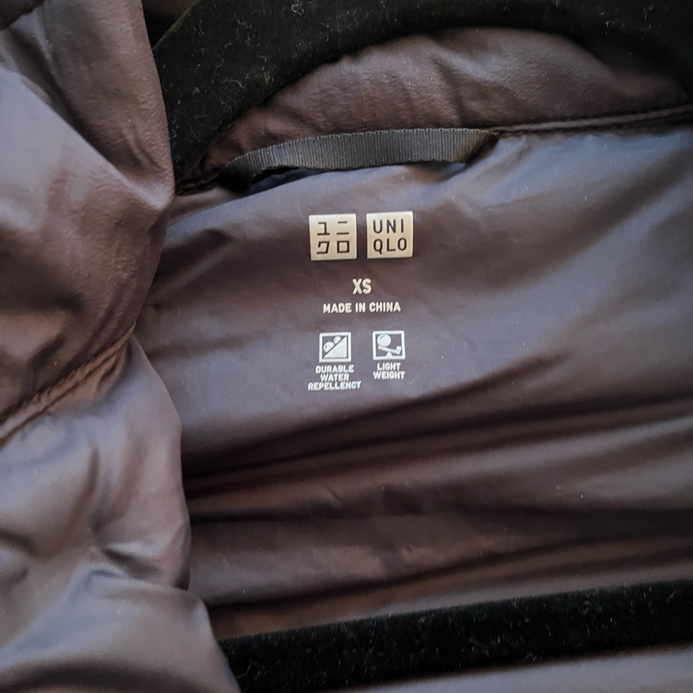 Women’s Uniqlo puff jacket with pouch size XS